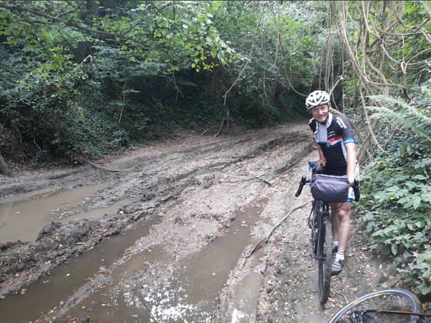 Koos Woestenbourg riding through mud